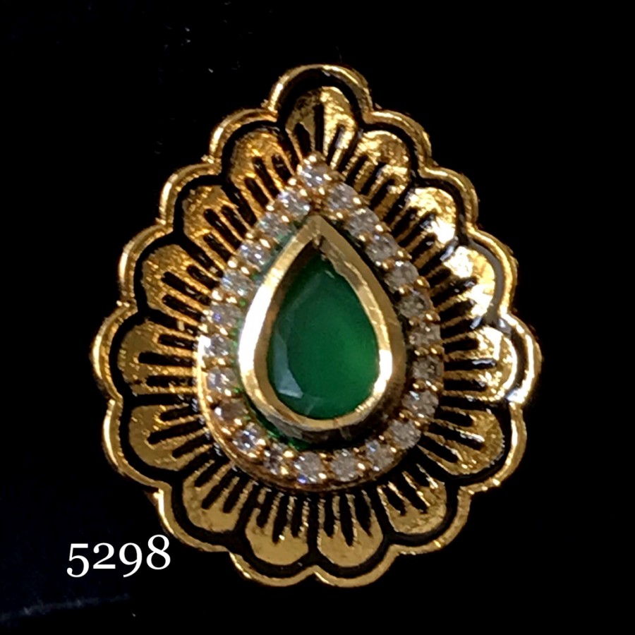 Traditional sales ring design
